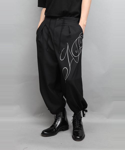ato(アトウ)の「DRAW CODE WIDE PRINT PANTS(その他パンツ・メンズ・ブラック×ホワイト・44/46/48)」の3枚目の写真