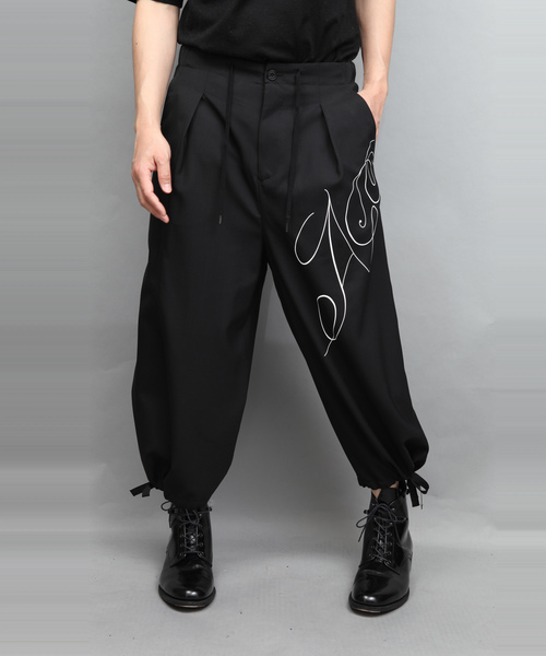 ato(アトウ)の「DRAW CODE WIDE PRINT PANTS(その他パンツ・メンズ・ブラック×ホワイト・44/46/48)」の4枚目の写真