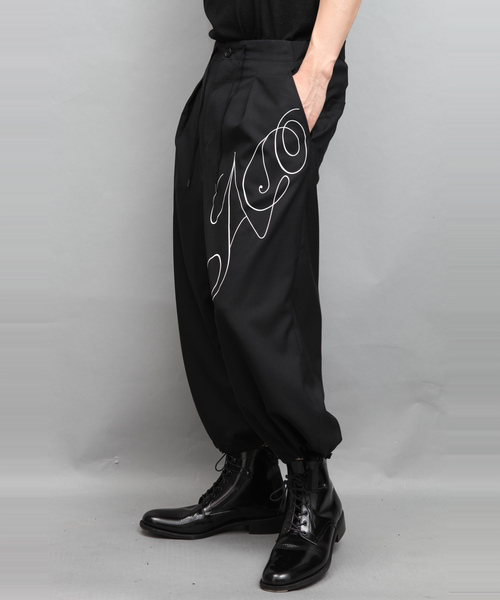 ato(アトウ)の「DRAW CODE WIDE PRINT PANTS(その他パンツ・メンズ・ブラック×ホワイト・44/46/48)」の5枚目の写真