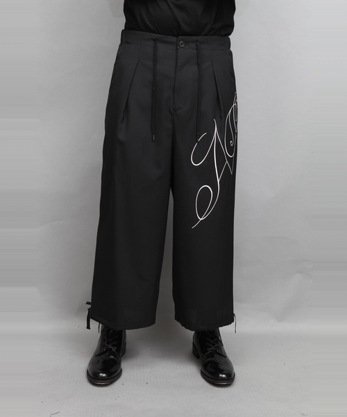 ato(アトウ)の「DRAW CODE WIDE PRINT PANTS(その他パンツ・メンズ・ブラック×ホワイト・44/46/48)」の8枚目の写真