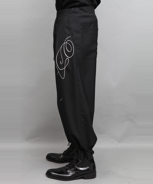 ato(アトウ)の「DRAW CODE WIDE PRINT PANTS(その他パンツ・メンズ・ブラック×ホワイト・44/46/48)」の9枚目の写真