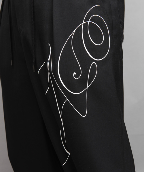 ato(アトウ)の「DRAW CODE WIDE PRINT PANTS(その他パンツ・メンズ・ブラック×ホワイト・44/46/48)」の10枚目の写真