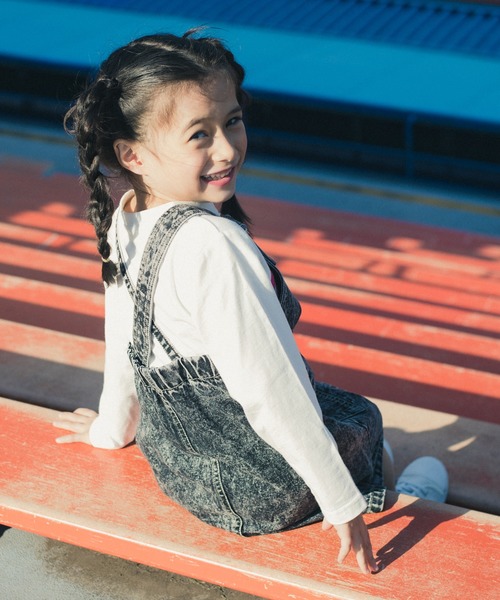 RADCHAP（ラッドチャップ）の「ケミカルデニムジャンパースカート（ジャンパースカート・キッズ・ブラック/サックスブルー・120cm/130cm/140cm/150cm/90cm/100cm/110cm）」の8枚目の写真