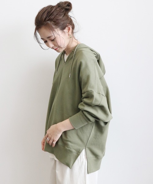 AMERICAN HOLIC（アメリカンホリック）の「Vネックフード付きBIG裏毛プルオーバー＊（Tシャツ/カットソー・レディース・チャコールグレー/カーキ/アイボリー/オフホワイト/グレー系その他・FREE）」の5枚目の写真