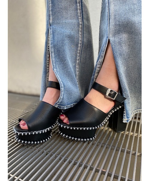 one way（ワンウェイ）の「ステッチサンダル（サンダル・レディース・ブラック/ホワイト・L/S/M）」の2枚目の写真