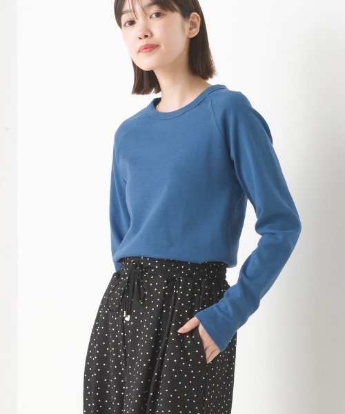 OMNES（オムネス）の「ストレッチジャガード　クルーネック長袖Tシャツ（Tシャツ/カットソー・レディース・ブラック/ホワイト/グレー/ネイビー/チャコールグレー/ベージュ/ホワイト系その他/ブラウン/ブルーグレー/ホワイト系その他2/ブラック系その他/ブルー/スモークグレー/ホワイト系その他3・SMALL/MEDIUM/LARGE/X-LARGE）」の14枚目の写真