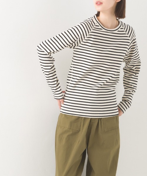 OMNES（オムネス）の「ストレッチジャガード　クルーネック長袖Tシャツ（Tシャツ/カットソー・レディース・ブラック/ホワイト/グレー/ネイビー/チャコールグレー/ベージュ/ホワイト系その他/ブラウン/ブルーグレー/ホワイト系その他2/ブラック系その他/ブルー/スモークグレー/ホワイト系その他3・SMALL/MEDIUM/LARGE/X-LARGE）」の3枚目の写真