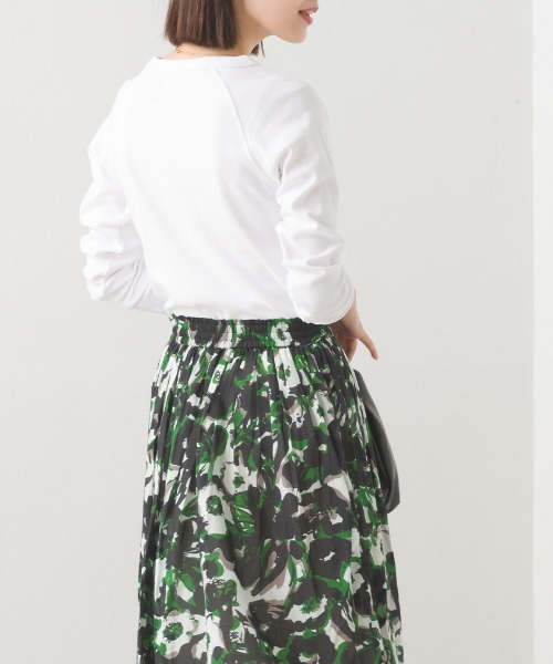 OMNES（オムネス）の「ストレッチジャガード　クルーネック長袖Tシャツ（Tシャツ/カットソー・レディース・ブラック/ホワイト/グレー/ネイビー/チャコールグレー/ベージュ/ホワイト系その他/ブラウン/ブルーグレー/ホワイト系その他2/ブラック系その他/ブルー/スモークグレー/ホワイト系その他3・SMALL/MEDIUM/LARGE/X-LARGE）」の17枚目の写真