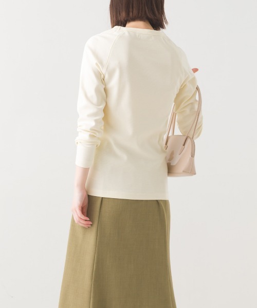 OMNES（オムネス）の「ストレッチジャガード　クルーネック長袖Tシャツ（Tシャツ/カットソー・レディース・ブラック/ホワイト/グレー/ネイビー/チャコールグレー/ベージュ/ホワイト系その他/ブラウン/ブルーグレー/ホワイト系その他2/ブラック系その他/ブルー/スモークグレー/ホワイト系その他3・SMALL/MEDIUM/LARGE/X-LARGE）」の21枚目の写真