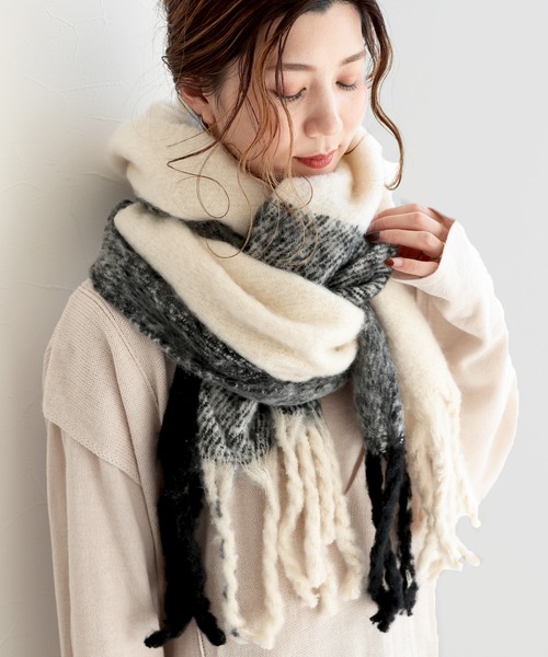 reca（レカ）の「モコモコストール（ストール/ショール・レディース・ブラック/ベージュ/アイボリー・ONE SIZE）」の2枚目の写真