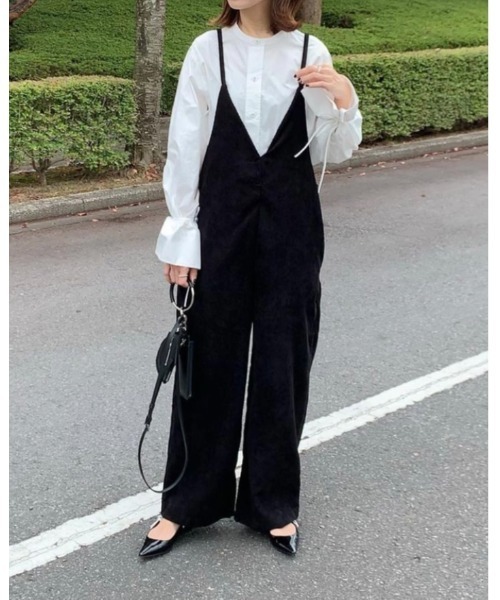 She's Closet(シーズクローゼット)の「深Vネックコーデュロイサロペット(サロペット/オーバーオール・レディース・ブラック/ブラウン/アイボリー/ベージュ・FREE)」の6枚目の写真