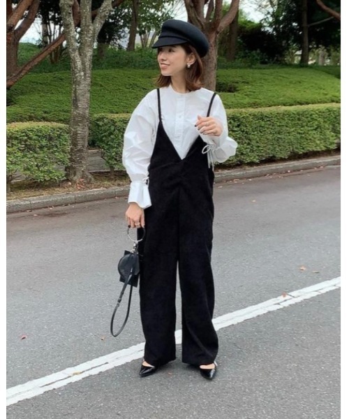 She's Closet(シーズクローゼット)の「深Vネックコーデュロイサロペット(サロペット/オーバーオール・レディース・ブラック/ブラウン/アイボリー/ベージュ・FREE)」の7枚目の写真