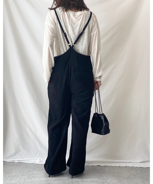 She's Closet(シーズクローゼット)の「深Vネックコーデュロイサロペット(サロペット/オーバーオール・レディース・ブラック/ブラウン/アイボリー/ベージュ・FREE)」の11枚目の写真