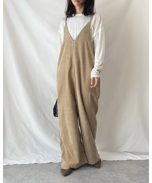 She's Closet(シーズクローゼット)の「深Vネックコーデュロイサロペット(サロペット/オーバーオール・レディース・ブラック/ブラウン/アイボリー/ベージュ・FREE)」の12枚目の写真
