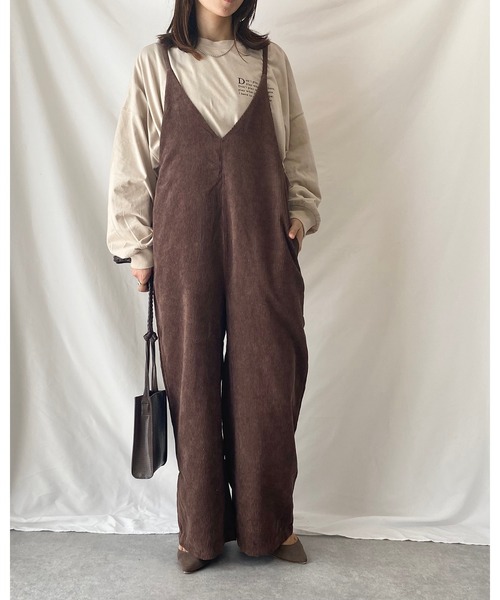 She's Closet(シーズクローゼット)の「深Vネックコーデュロイサロペット(サロペット/オーバーオール・レディース・ブラック/ブラウン/アイボリー/ベージュ・FREE)」の13枚目の写真