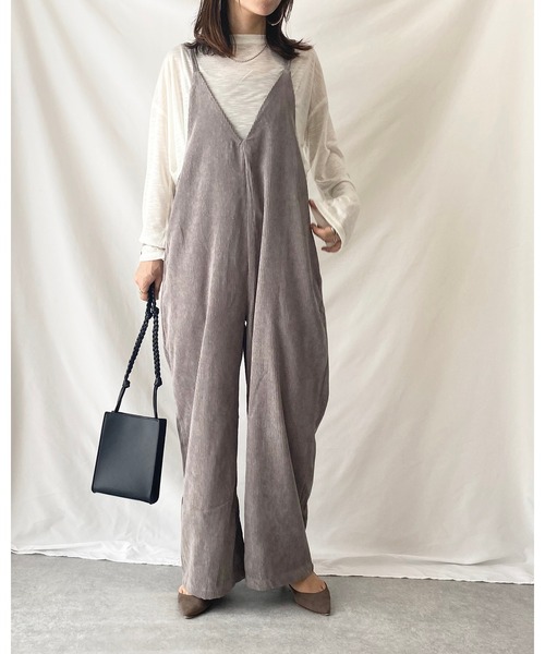She's Closet(シーズクローゼット)の「深Vネックコーデュロイサロペット(サロペット/オーバーオール・レディース・ブラック/ブラウン/アイボリー/ベージュ・FREE)」の14枚目の写真