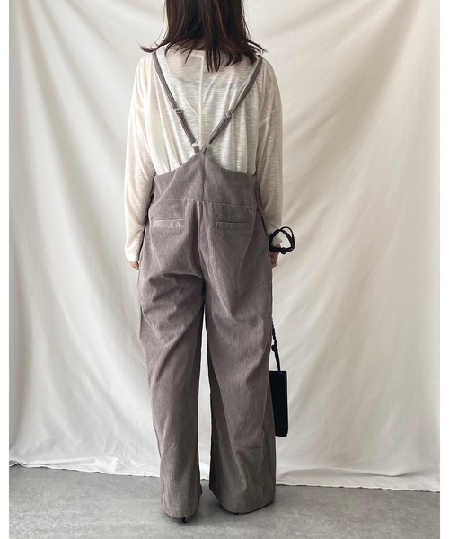 She's Closet(シーズクローゼット)の「深Vネックコーデュロイサロペット(サロペット/オーバーオール・レディース・ブラック/ブラウン/アイボリー/ベージュ・FREE)」の15枚目の写真