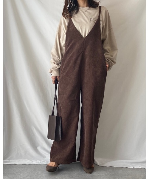 She's Closet(シーズクローゼット)の「深Vネックコーデュロイサロペット(サロペット/オーバーオール・レディース・ブラック/ブラウン/アイボリー/ベージュ・FREE)」の16枚目の写真