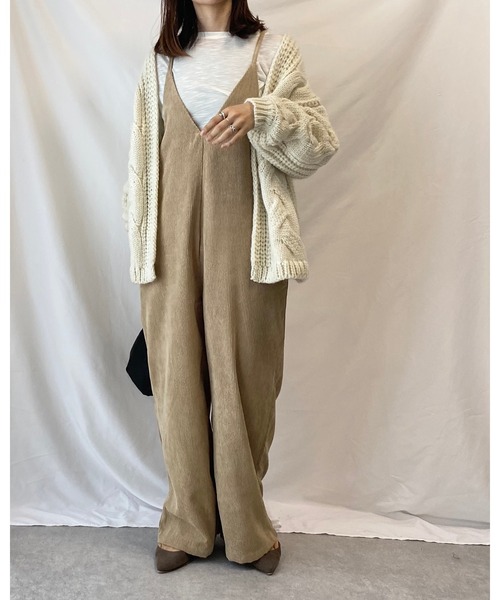 She's Closet(シーズクローゼット)の「深Vネックコーデュロイサロペット(サロペット/オーバーオール・レディース・ブラック/ブラウン/アイボリー/ベージュ・FREE)」の17枚目の写真