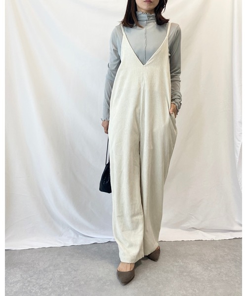 She's Closet(シーズクローゼット)の「深Vネックコーデュロイサロペット(サロペット/オーバーオール・レディース・ブラック/ブラウン/アイボリー/ベージュ・FREE)」の19枚目の写真