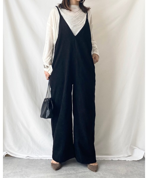 She's Closet(シーズクローゼット)の「深Vネックコーデュロイサロペット(サロペット/オーバーオール・レディース・ブラック/ブラウン/アイボリー/ベージュ・FREE)」の22枚目の写真