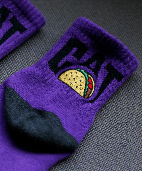 And A(アンドエー)の「AlexanderLeeChang アレキサンダーリーチャン / TACOCAT SOCKS タコキャット 配色切り替えロゴソックス / AC052106(ソックス/靴下・メンズ・ホワイト/チャコール/パープル・FREE)」の6枚目の写真
