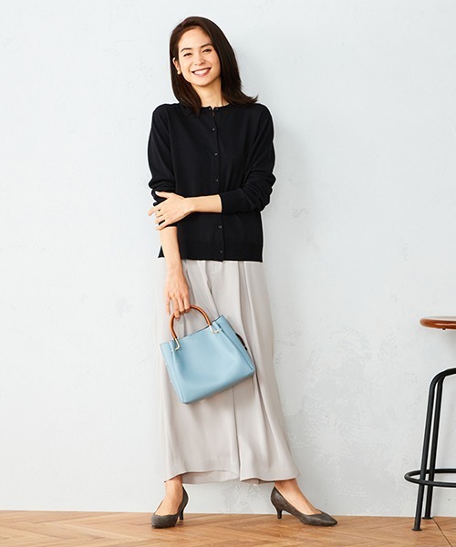 COMME CA MODELS(コムサモデルズ)の「タックワイドパンツ(その他パンツ・レディース・ブラック/グレー/ブルー・LARGE/X-LARGE/MEDIUM/SMALL/X-SMALL)」の18枚目の写真