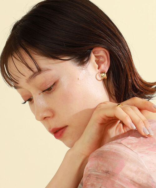 Ray BEAMS(レイビームス)の「Chalulu / ミニ フープ イヤリング(イヤリング・レディース・シルバー/ゴールド・ONE SIZE)」の2枚目の写真