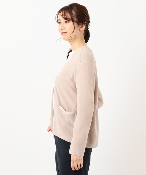 J.PRESS(ジェイプレス)の「【洗える】片畦Vネック ショートカーディガン(カーディガン/ボレロ・レディース・ライトグレー系/ベージュ系/ブラウン系・F)」の14枚目の写真