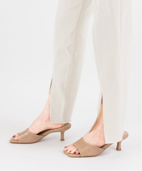 RANDA（ランダ）の「変形ヒールスクエアトゥミュールサンダル（サンダル・レディース・ベージュ/ブラック/ホワイト/ピンク/イエロー・S/M/L/LL）」の4枚目の写真