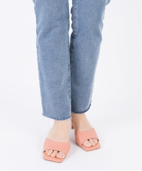 RANDA（ランダ）の「変形ヒールスクエアトゥミュールサンダル（サンダル・レディース・ベージュ/ブラック/ホワイト/ピンク/イエロー・S/M/L/LL）」の5枚目の写真