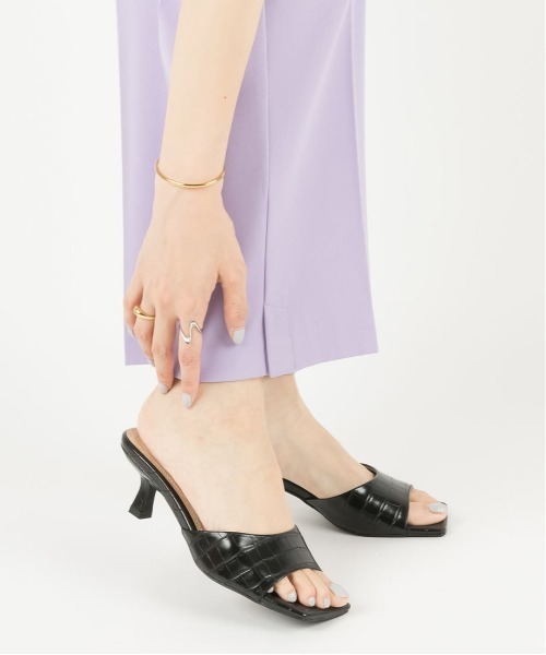 RANDA（ランダ）の「変形ヒールスクエアトゥミュールサンダル（サンダル・レディース・ベージュ/ブラック/ホワイト/ピンク/イエロー・S/M/L/LL）」の3枚目の写真