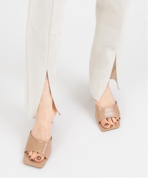 RANDA（ランダ）の「変形ヒールスクエアトゥミュールサンダル（サンダル・レディース・ベージュ/ブラック/ホワイト/ピンク/イエロー・S/M/L/LL）」の6枚目の写真