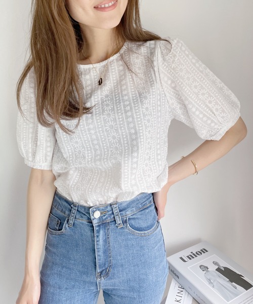 Alite cloth(アリーテクロス)の「フラワー刺繍パフスリーブTシャツライクブラウス(シャツ/ブラウス・レディース・ホワイト・FREE)」の9枚目の写真