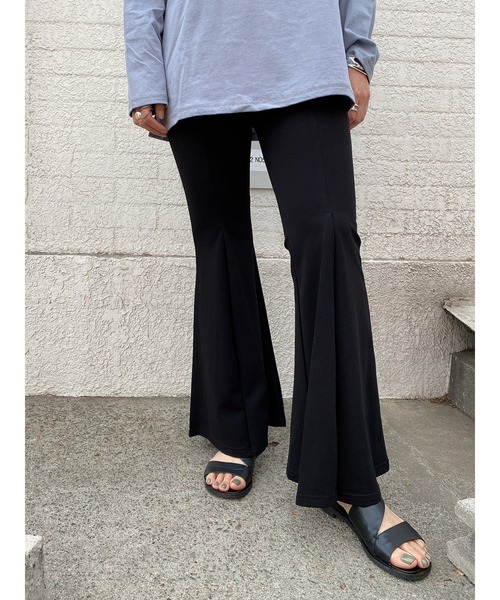 LiSeek（リシーク）の「【LiSeeK】フロントタックフレアパンツ（その他パンツ・レディース・ライトブラウン/ブラック・FREE）」の2枚目の写真