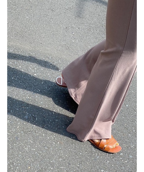 LiSeek（リシーク）の「【LiSeeK】フロントタックフレアパンツ（その他パンツ・レディース・ライトブラウン/ブラック・FREE）」の3枚目の写真