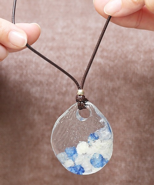 チチカカ（チチカカ）の「パートドヴェール風コードネックレス（ネックレス・レディース・ナチュラル/レッド/ブルー・FREE）」の2枚目の写真