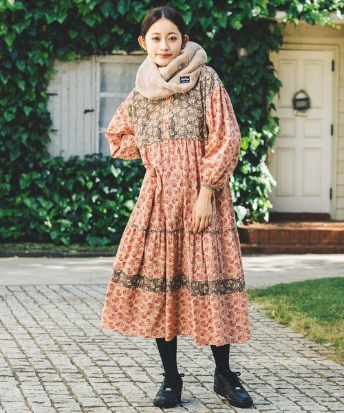 MILKFED.(ミルクフェド)の「LOGO FUR SNOOD(ネックウォーマー/スヌード・レディース・ホワイト/ブラウン/ベージュ/チャコール・ONE SIZE)」の5枚目の写真