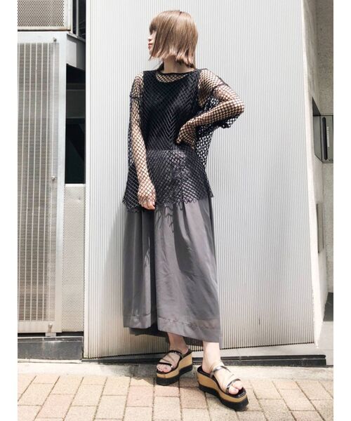 MURUA(ムルーア)の「メッシュオーバートップス×タンクSET(Tシャツ/カットソー・レディース・ブラック/ベージュ/イエロー・FREE)」の4枚目の写真