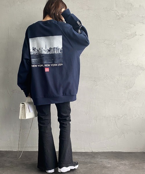 Manhattan Portage（マンハッタンポーテージ）の「[MANHATTAN PORTAGE/マンハッタンポーテージ］ 別注 バックフォトプリントスウェット トレーナー（スウェット・レディース・グレイッシュベージュ/ネイビー/ホワイト・XL/S/M/L）」の11枚目の写真