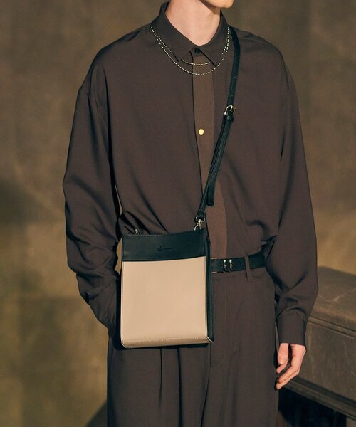 tk.TAKEO KIKUCHI(ティーケータケオキクチ)の「◆スクエアボックスショルダーバッグ(ショルダーバッグ・メンズ・ブラック系4/ベージュ系4/ブラック/ベージュ/ダークグリーン系4/ブラウン系8/ダークグリーン系8/ブラック系8/ブラック系3/ベージュ系3・00)」の8枚目の写真