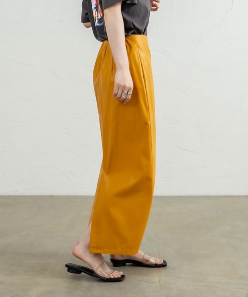 mystic（ミスティック）の「フェイクレザータイトスカート（スカート・レディース・アイボリー/ブラック/キャメル・1/2）」の21枚目の写真