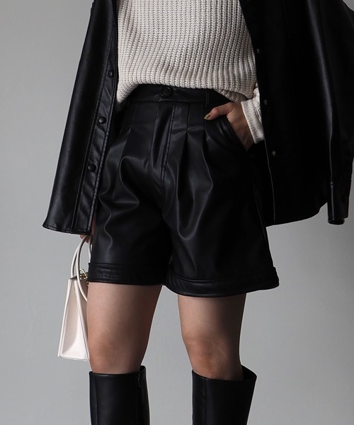 Riberry（リベリー）の「ハイウエストタックショートパンツ（その他パンツ・レディース・ブラック/アイボリー・MEDIUM）」の3枚目の写真