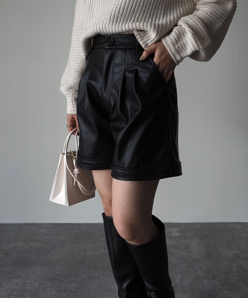 Riberry（リベリー）の「ハイウエストタックショートパンツ（その他パンツ・レディース・ブラック/アイボリー・MEDIUM）」の4枚目の写真