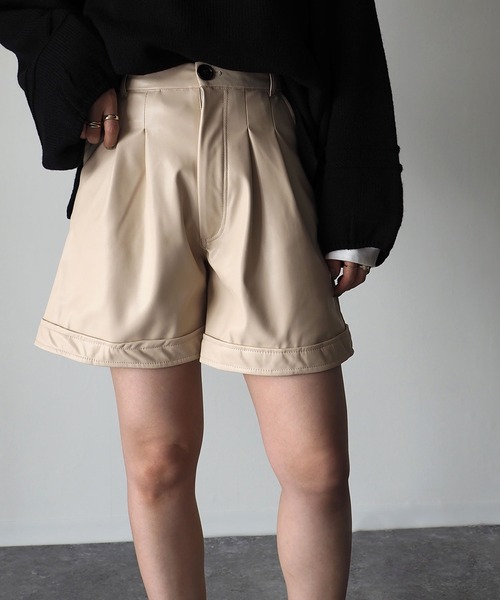 Riberry（リベリー）の「ハイウエストタックショートパンツ（その他パンツ・レディース・ブラック/アイボリー・MEDIUM）」の7枚目の写真