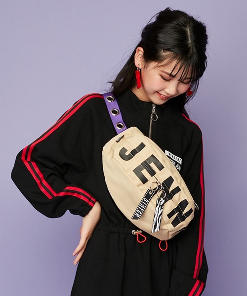 SISTER JENNI（SISTER JENNI）の「チャーム付きハトメウエストバッグ（ボディバッグ/ウエストポーチ・キッズ・ブラック/ラベンダー/ベージュ・F）」の3枚目の写真