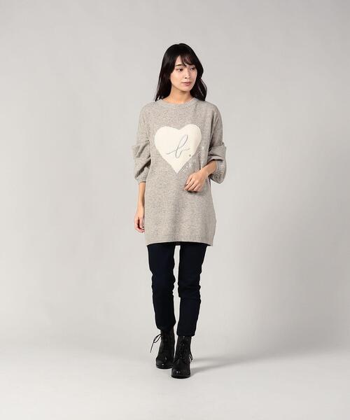 To b. by agnes b.(トゥービーバイアニエスベー)の「WS24 PULL ハートビッグプルオーバー(ニット/セーター・レディース・グレー・UNI)」の4枚目の写真