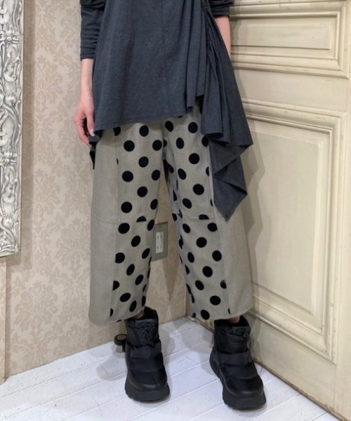 gomme（ゴム）の「フロッキードット　カーブパンツ（その他パンツ・レディース・ベージュ/ブラック/チャコールグレー・MEDIUM）」の3枚目の写真