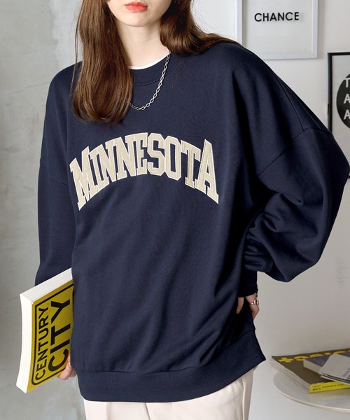 都会の楽園 Casablanca コットン 刺繍 クルーネック スウェット BASQUE magenta（バスクマゼンタ）の「PARAMUS MINNESOTA