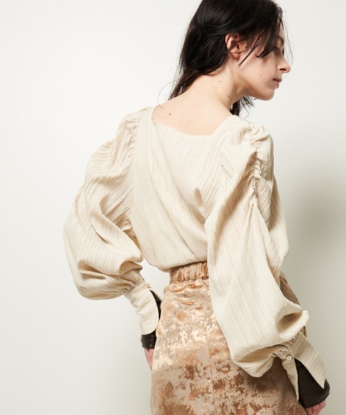 Solace（ソレイス）の「楊柳スクエアネックパワショルブラウス / 前後2WAY（シャツ/ブラウス・レディース・アイボリー/グレー/ブラック・FREE）」の6枚目の写真